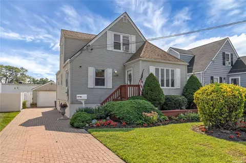 1708 Westmoreland Rd, Merrick, NY 11566