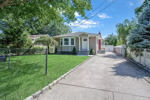 66 Cedarhurst Ave, Selden, NY 11784