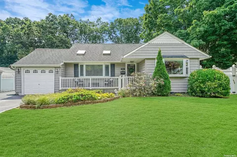 70 Shirley Ct, Commack, NY 11725