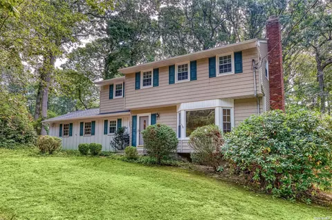 10 Shaker Hollow Rd, Setauket, NY 11733