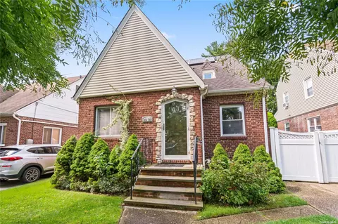 80-22 235th St, Bellerose Manor, NY 11427