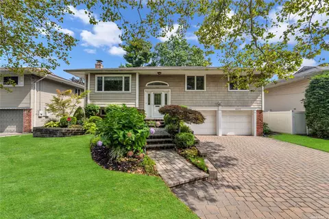 1027 Dartmouth Ln, Woodmere, NY 11598
