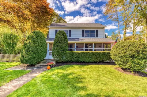 46 Chichester Ave, Center Moriches, NY 11934