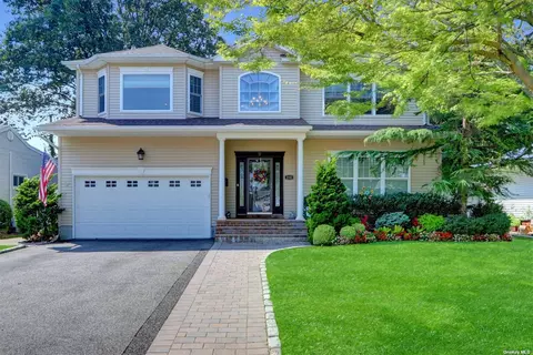 358 Spruce Ln, East Meadow, NY 11554