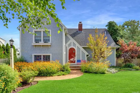 169 Sequams Lane Ctr, West Islip, NY 11795