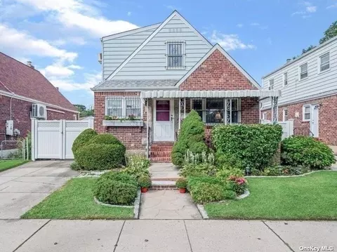80-18 244th St, Bellerose, NY 11426