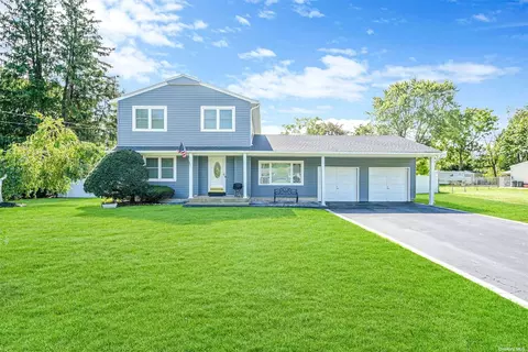 6 Lisa Ln, Port Jefferson Station, NY 11776