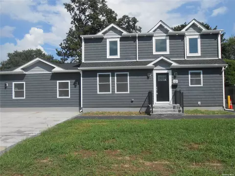 239 W 14th St, Deer Park, NY 11729