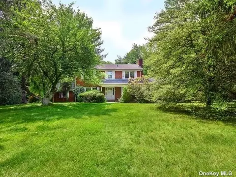 5 Foxboro Ln, Old Brookville, NY 11545
