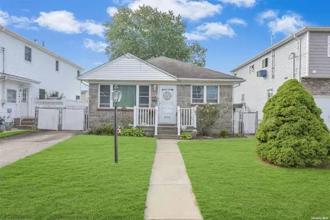143 W Hampton Rd, Lindenhurst, NY 11757