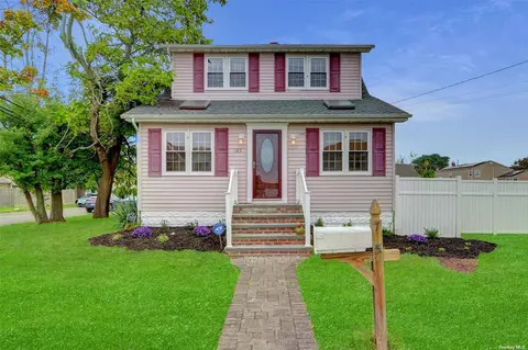 785 S Wellwood Ave, Lindenhurst, NY 11757