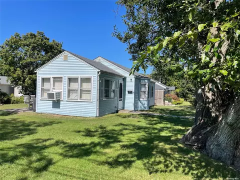 8 Ocean Ave, Patchogue, NY 11772