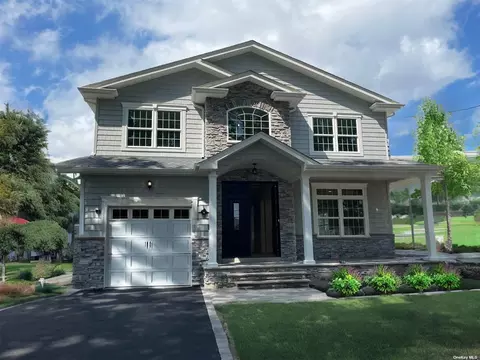 546 Tremont Pl, East Meadow, NY 11554