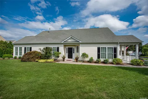7 Hopkins Ct #7, Mount Sinai, NY 11766