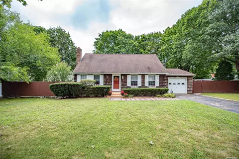 318 Tyler Ave, Miller Place, NY 11764