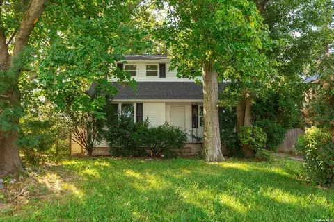 110 Cockonoe Ave, Babylon, NY 11702