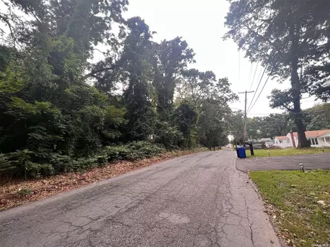 Gray Avenue, Medford, NY 11763