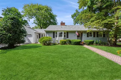 85 Peterhoff Ave, Malverne, NY 11565