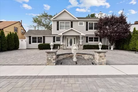 26 Old Hill Ln, Levittown, NY 11756