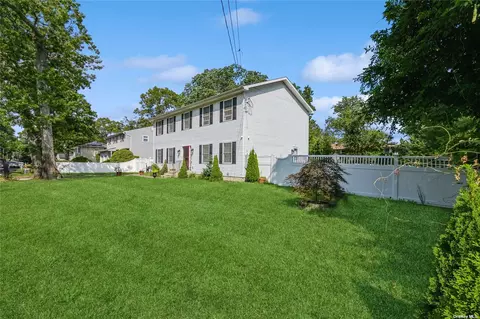 5 Putnam Ave, West Babylon, NY 11704