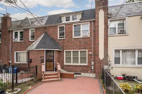 114-16 198th St, Saint Albans, NY 11412