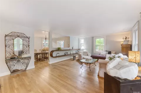 40-10 44th St, Sunnyside, NY 11104