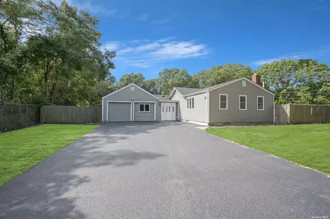 104 Brookfield Ave, Center Moriches, NY 11934