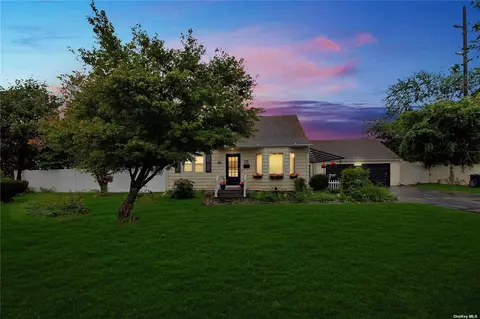 205 3rd St, Lindenhurst, NY 11757