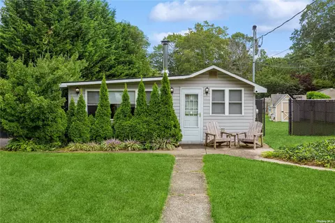 400 W End Ave, Shirley, NY 11967