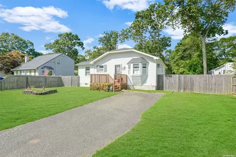 141 Hampton Ave, Mastic, NY 11950