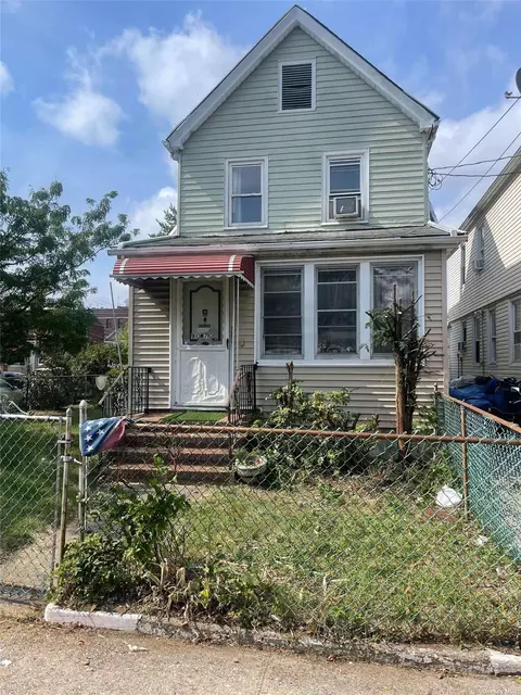 90-70 202nd St, Hollis, NY 11423