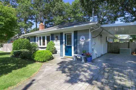 21 Dressel Dr, Mastic, NY 11950