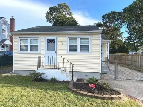44 Cedarhurst Ave, Selden, NY 11784