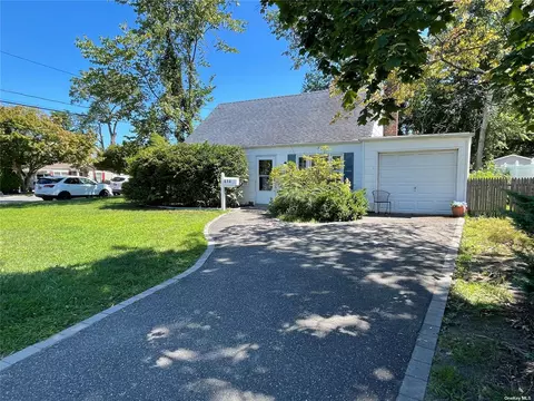 614 Hicksville Rd, Massapequa, NY 11758
