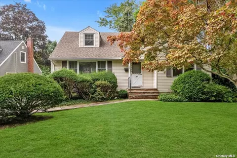 39 Oaklawn Ave, Glen Head, NY 11545