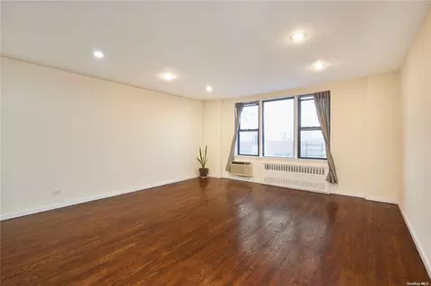 6550 Wetherole St #6H, Rego Park, NY 11374