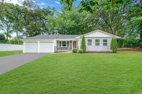 32 Winfield Davis Dr, Coram, NY 11727