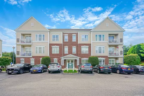 937 Kirkland Ct #937, Central Islip, NY 11722