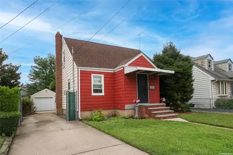 87 Ellison Ave, Westbury, NY 11590
