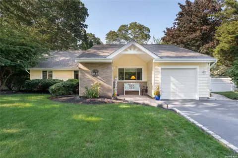 9 Sweetbriar, Ronkonkoma, NY 11779