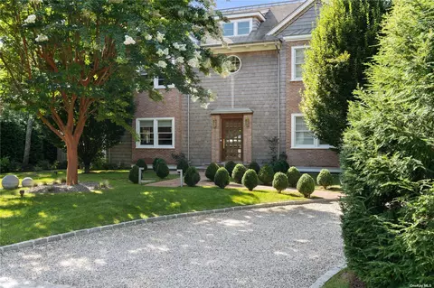9 Bayview Dr W, Hampton Bays, NY 11946