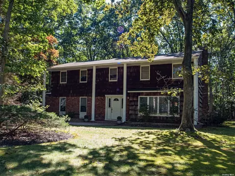 31 Highland Blvd, Dix Hills, NY 11746