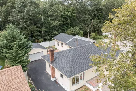 1389 Apple Ln, East Meadow, NY 11554