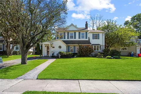 164 Nassau Ave, Manhasset, NY 11030