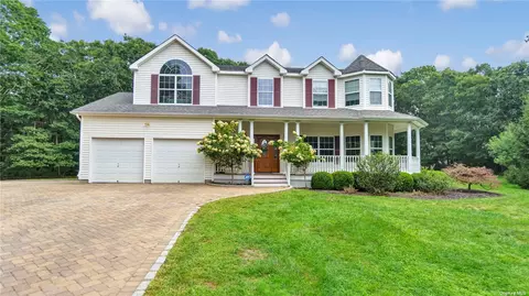 10 Jessie Rd, Eastport, NY 11941