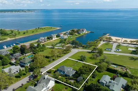 29 S Bay Ave, Brightwaters, NY 11718