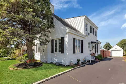 59 Harbor Ave, Islip, NY 11751