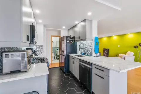 18-05 215th St #14 N, Bayside, NY 11360