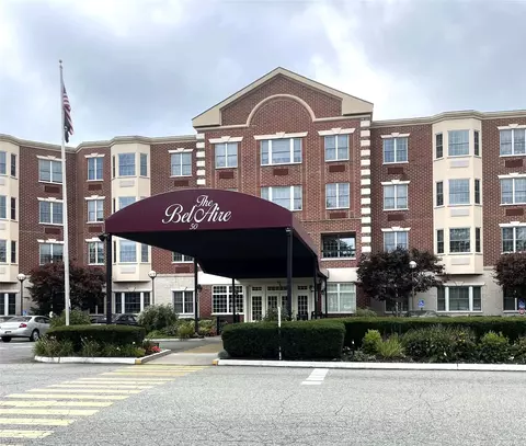 50 Merrick Ave #221, East Meadow, NY 11554