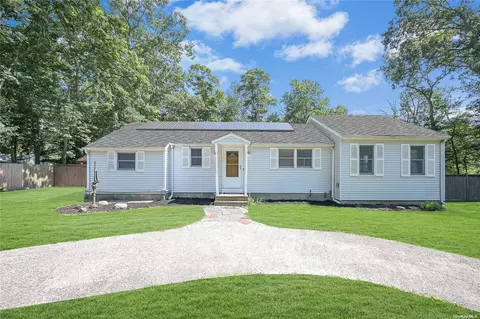 75 Smith Rd, Ridge, NY 11961